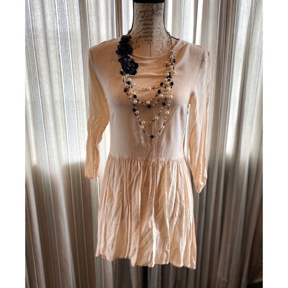 Beautiful baby pink dress, perfect to layer on !